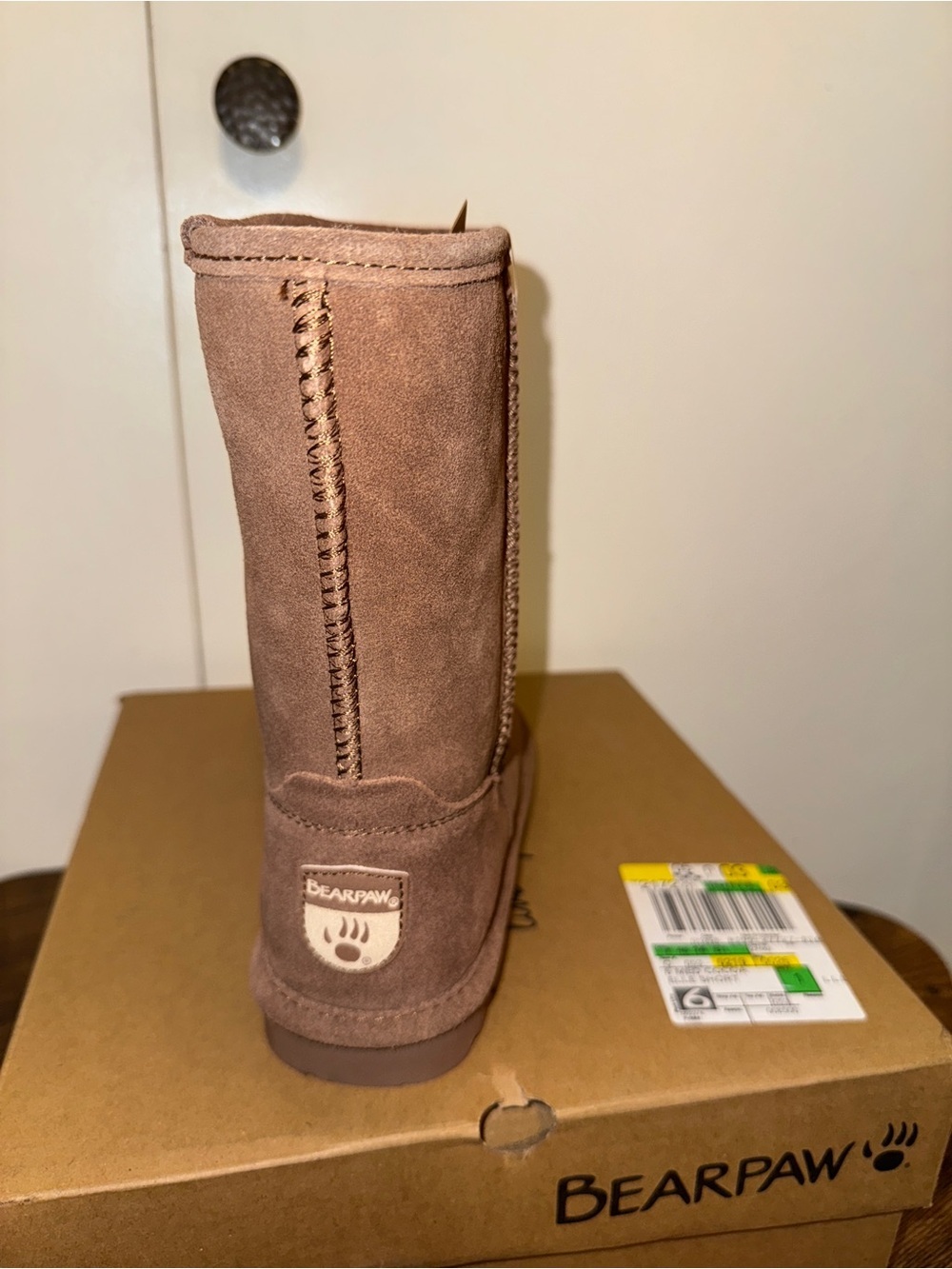 Bearpaw Elle short women boots sz6 - Picture 2 of 5